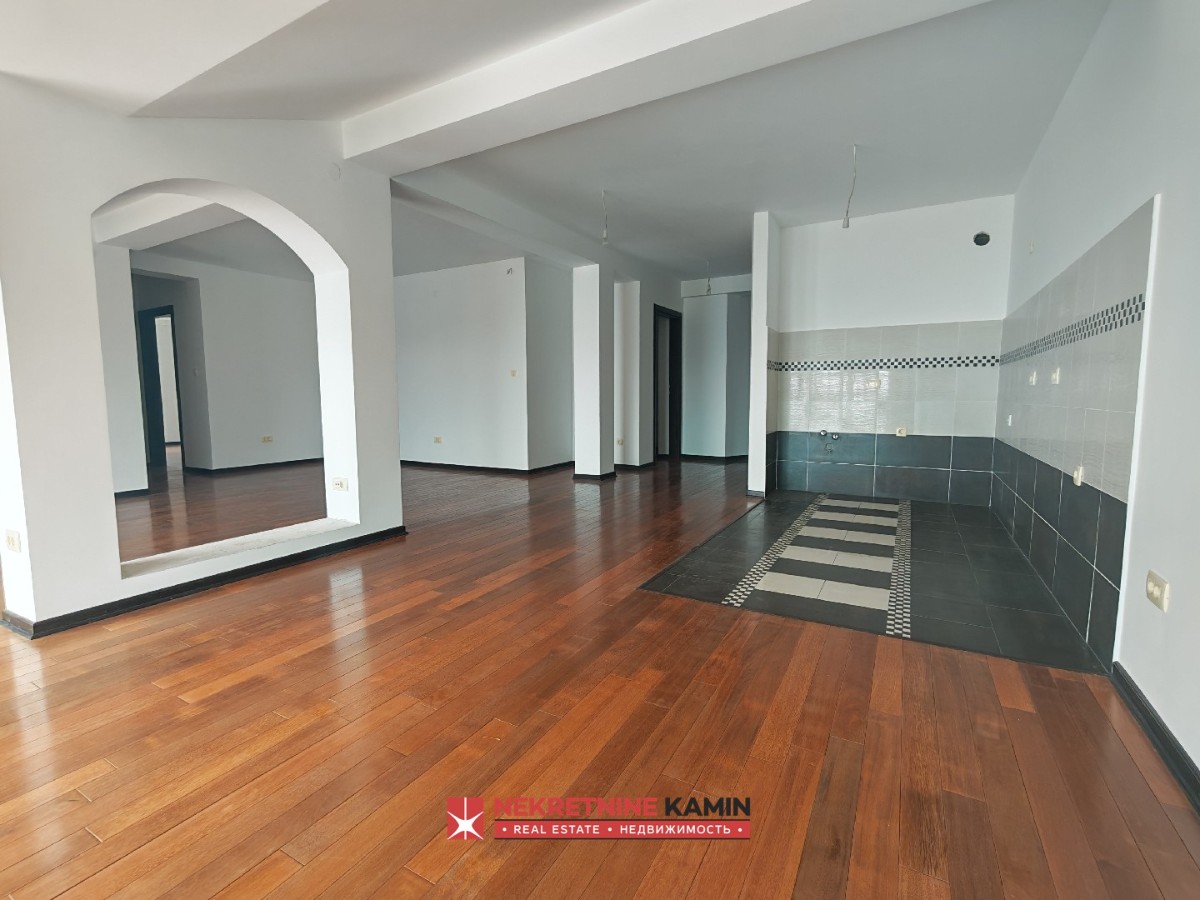 146 m² Apartment with 3 Bedrooms, 3 Bathrooms and 3 Terraces, Petrovac, Budva